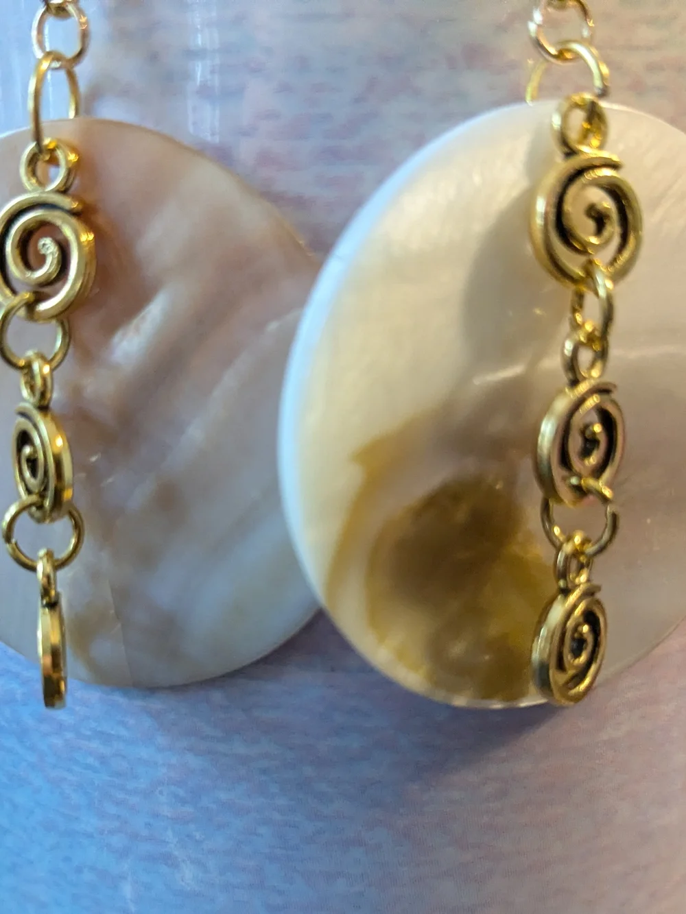 Gold Spiral Chain Beige Freshwater Shell Drop Earrings - Picture 3 of 6